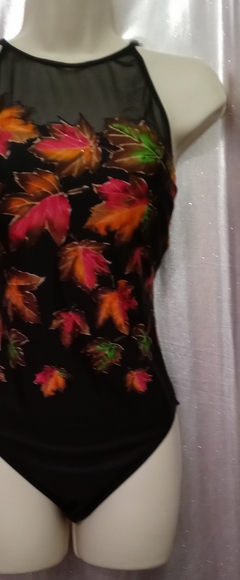 One piece - Picture 1 of 6